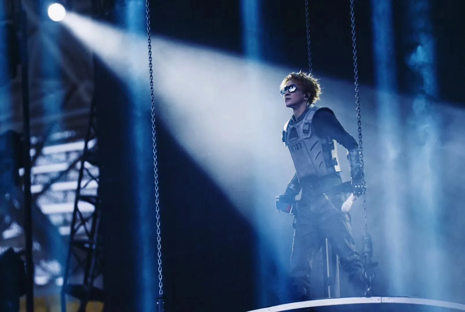 Joker Xue performing in the EXTRATERRESTRIAL costume under blue light