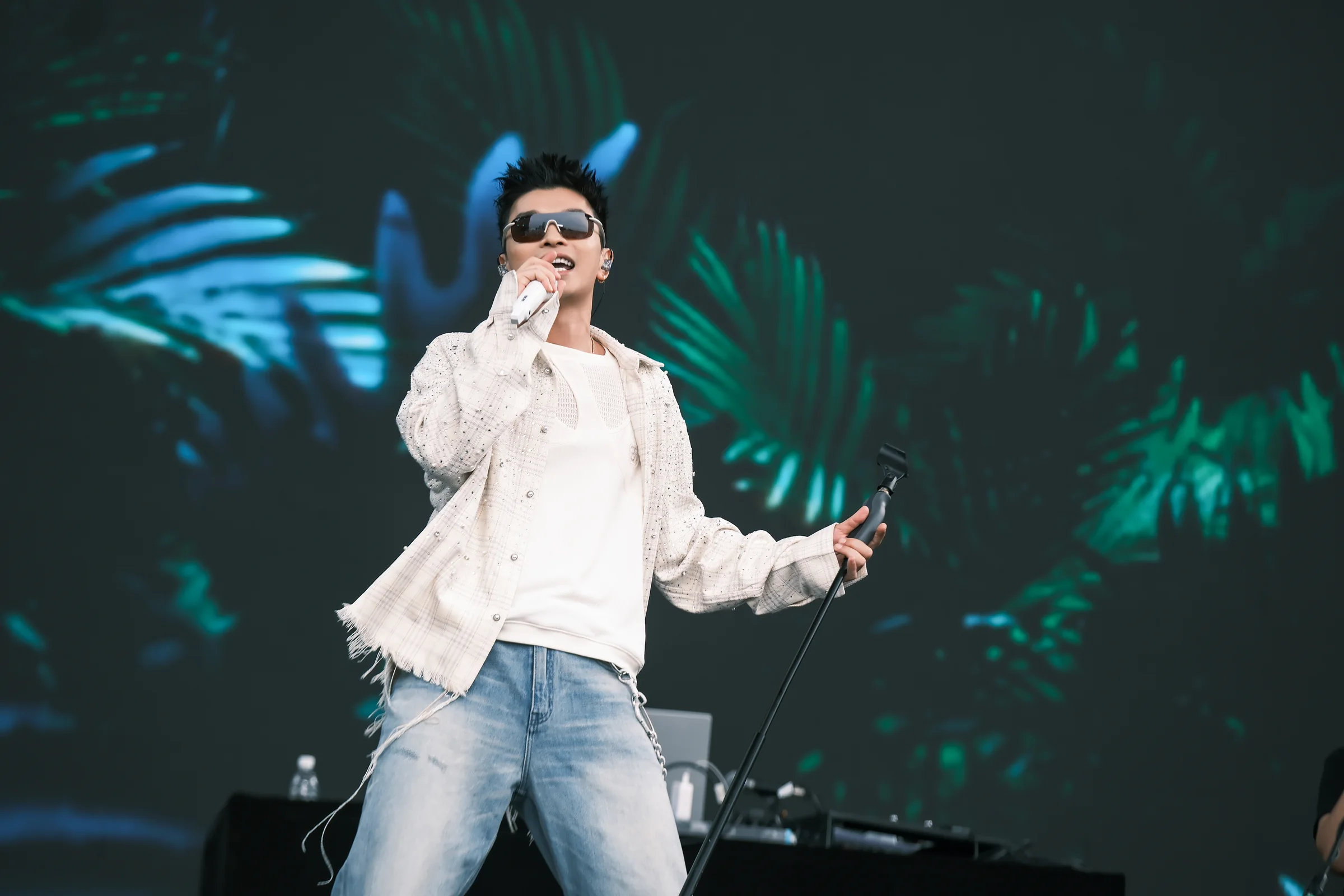 YOUNGJACK artist photograph 2 of 15